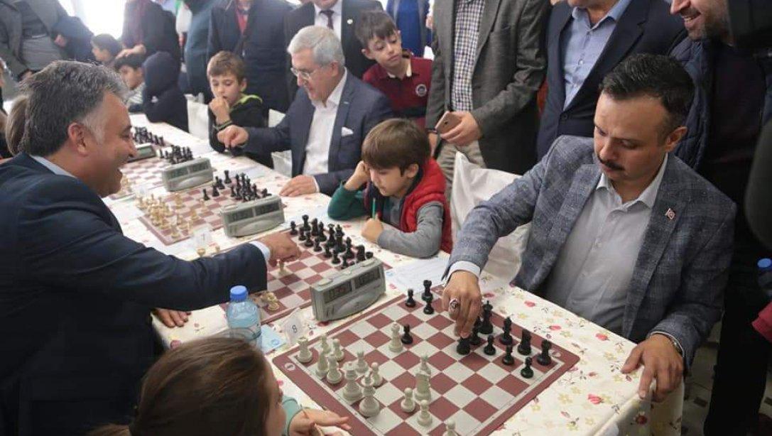 İlçemiz Şehit Erol Olçok Anadolu İmam hatip Lisesinin  Türkiye Genelinde Düzenlediği Satranç Turnuvası Yapıldı.