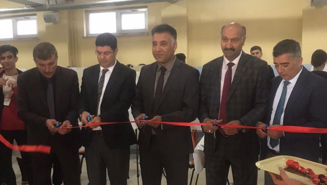 İlçemiz Gülizar Şamil Aktaş Anadolu Lisesi 4007 Bilim Şenlik Fuarı Açılışı Yapıldı.