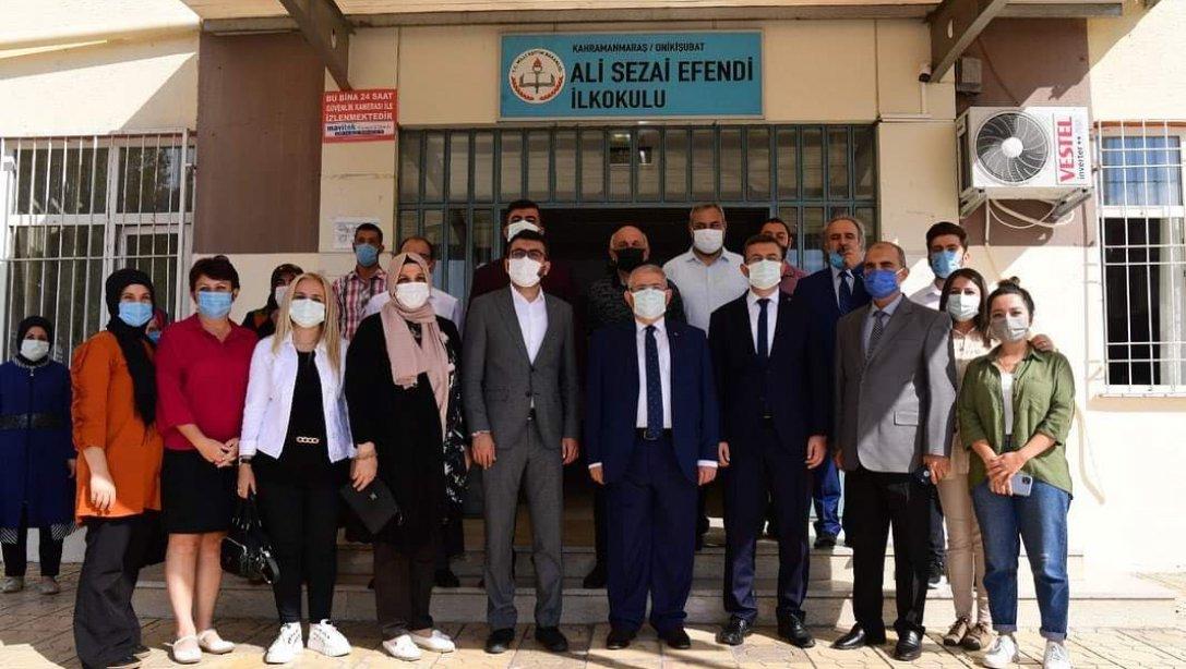 Onikişubat Belediyesi 1. Sınıf Öğrencilerine Çanta ve Kırtasiye Seti Hediye Etti
