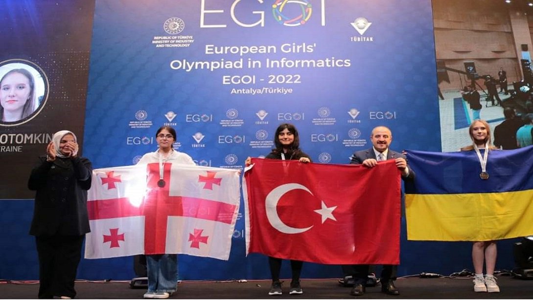 Kahramanmaraş TOBB Fen Lisesi öğrencisi Duru Özer, Avrupa Kızlar Bilgisayar Olimpiyatı'nda Türkiye'ye Altın Madalya Kazandırdı